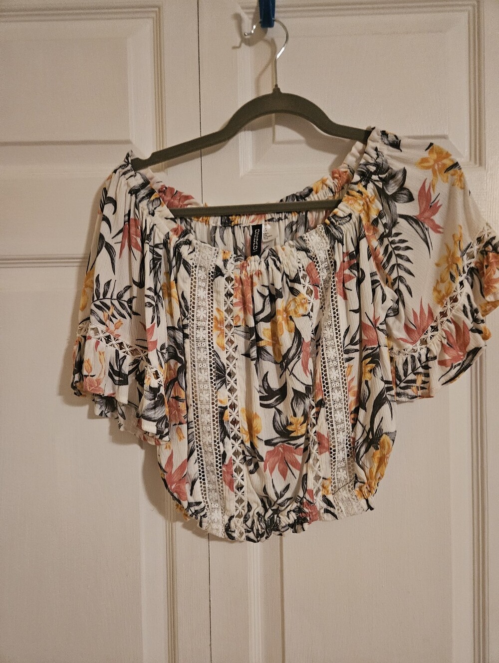H&M White Floral Off-Shoulder Crop Top with Pink & Yellow Flowers Size 4